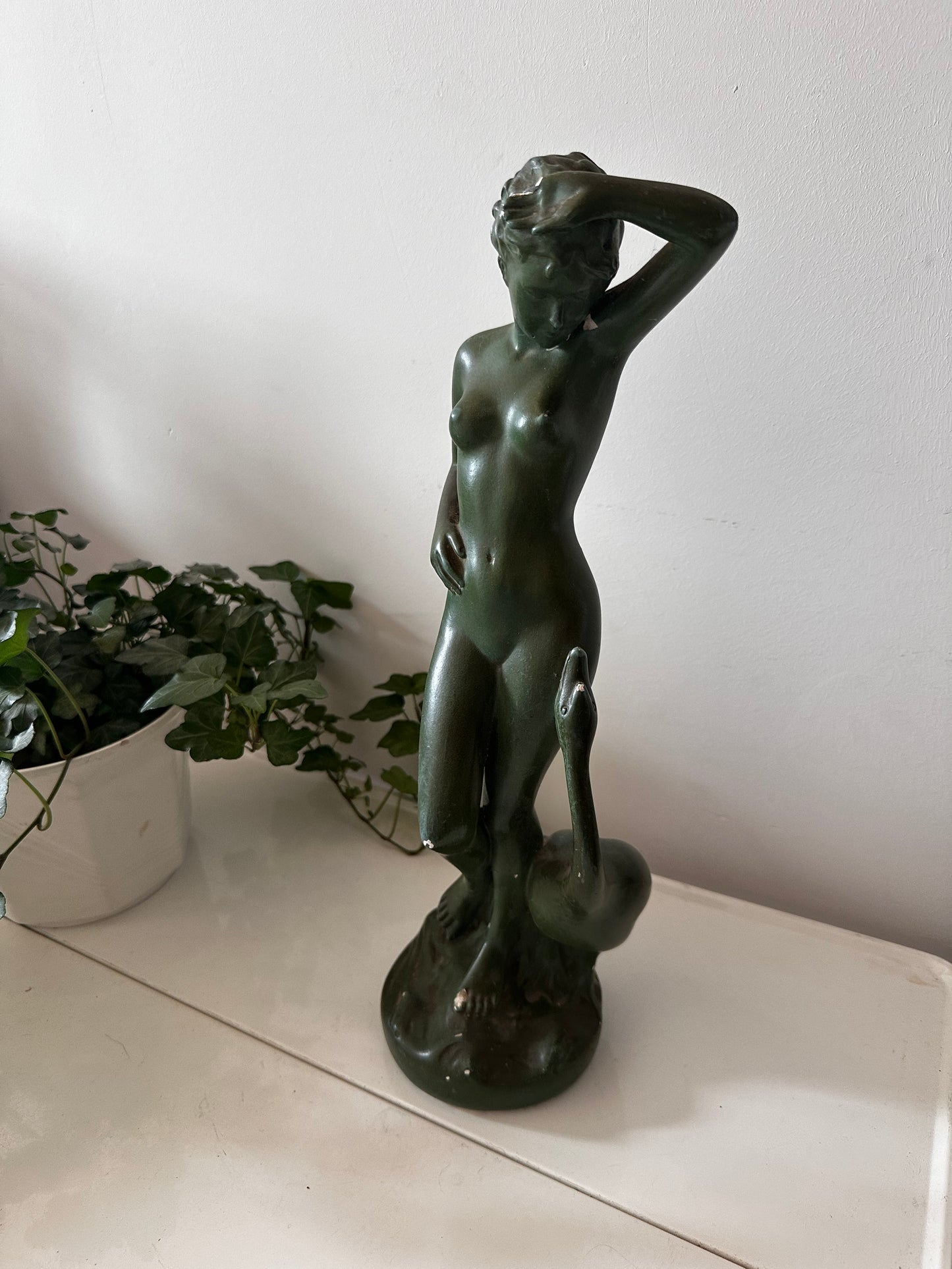 Art Deco Beeldje vrouw met zwaan vintage