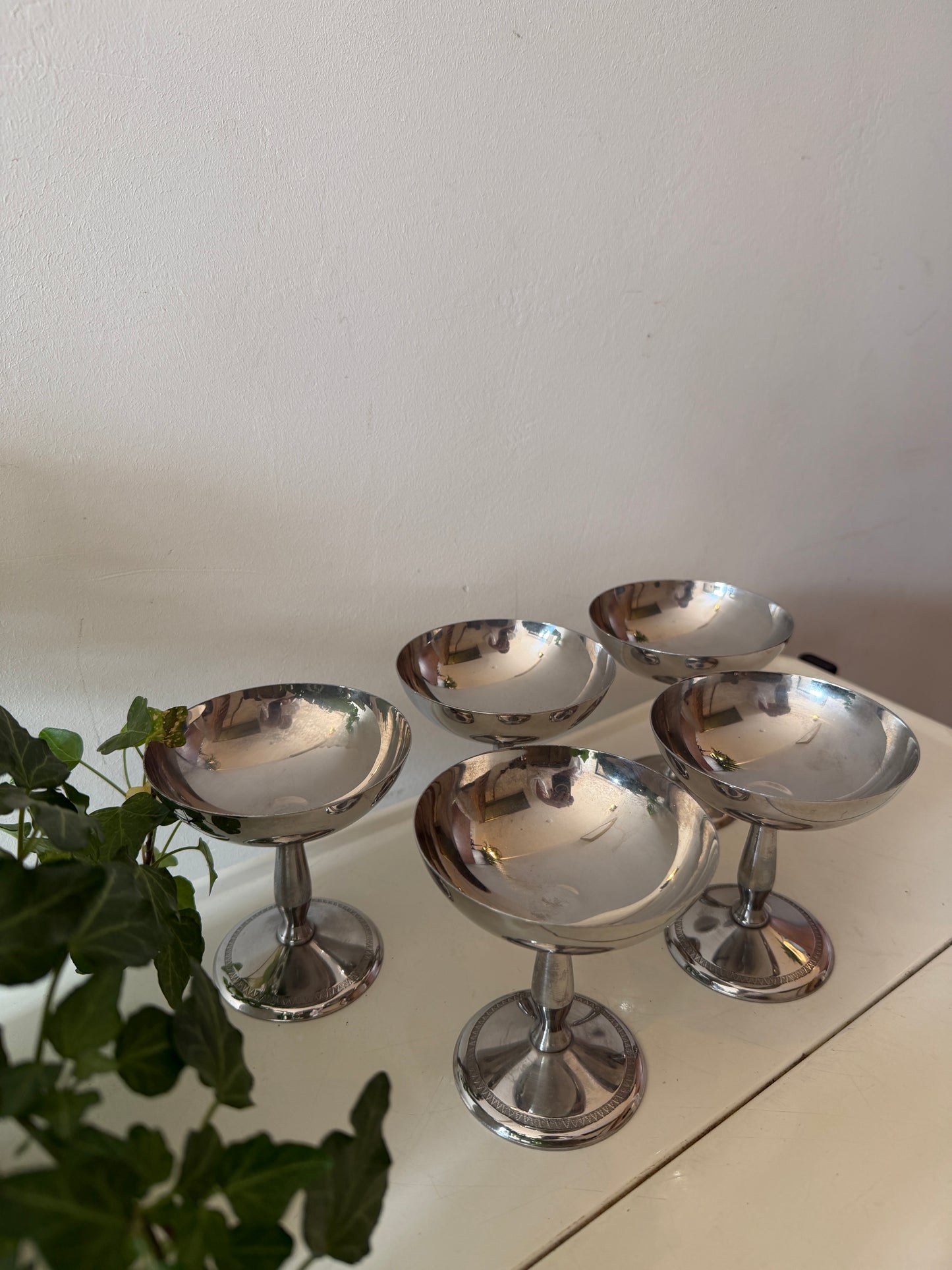 Set van 5 chrome vintage coupes