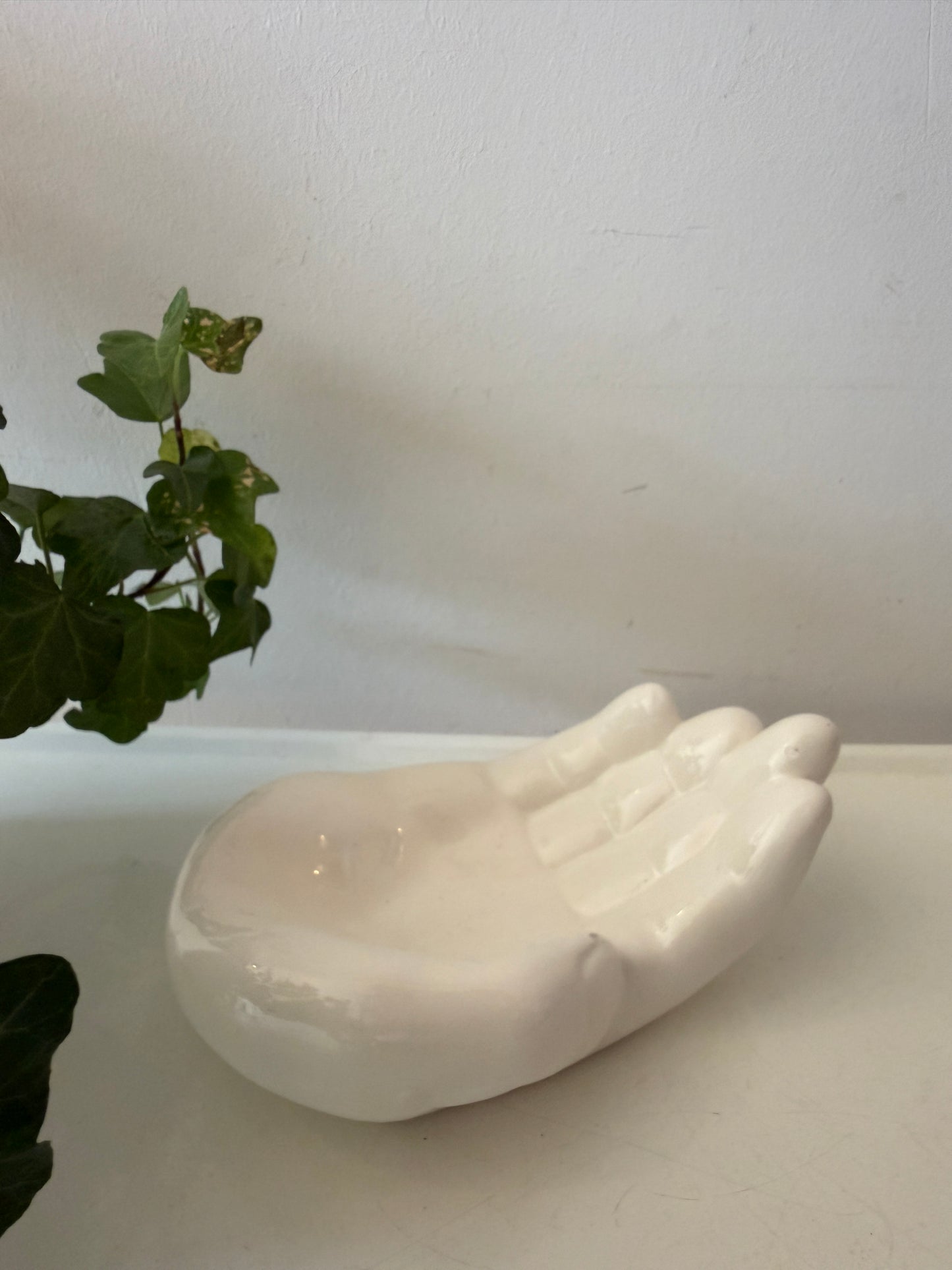 Keramiek handje wit voor bv zeep of sieraden