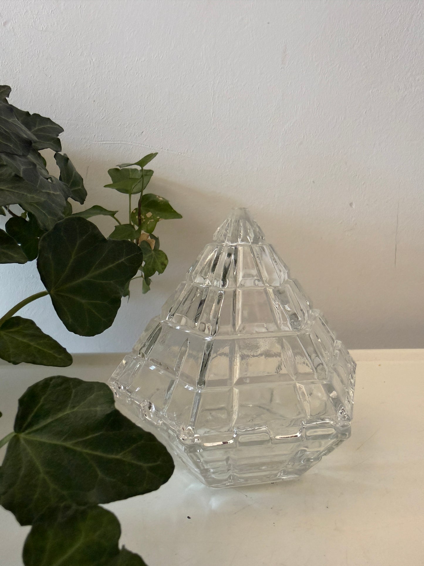 Royal Crystal Rock piramide opbergdoosje