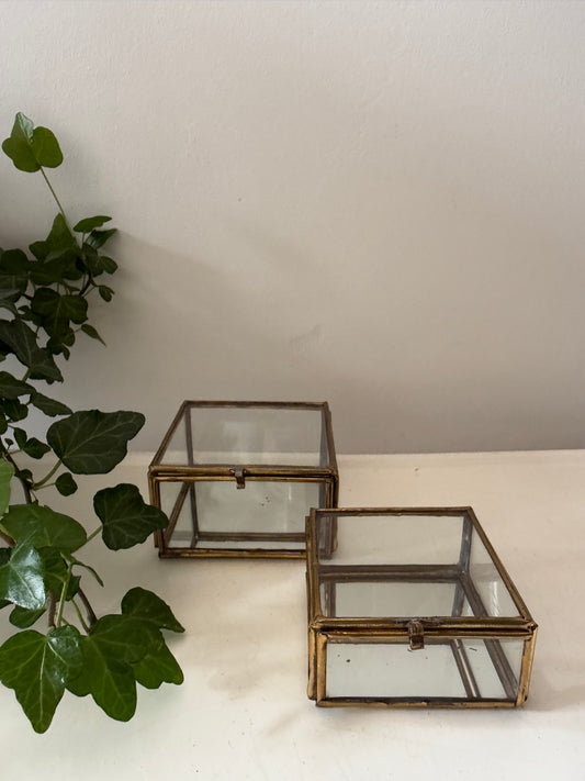 Set van 2 messing met glas bewaardoosjes