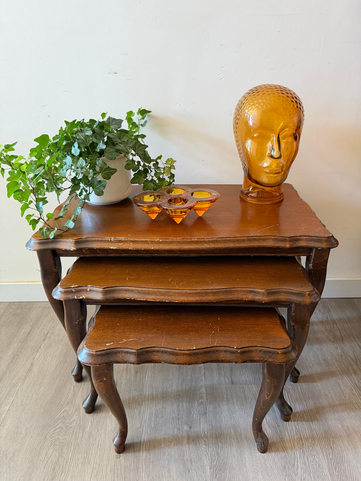 Set van 3 bijzettafeltjes mimiset queen ann stijl