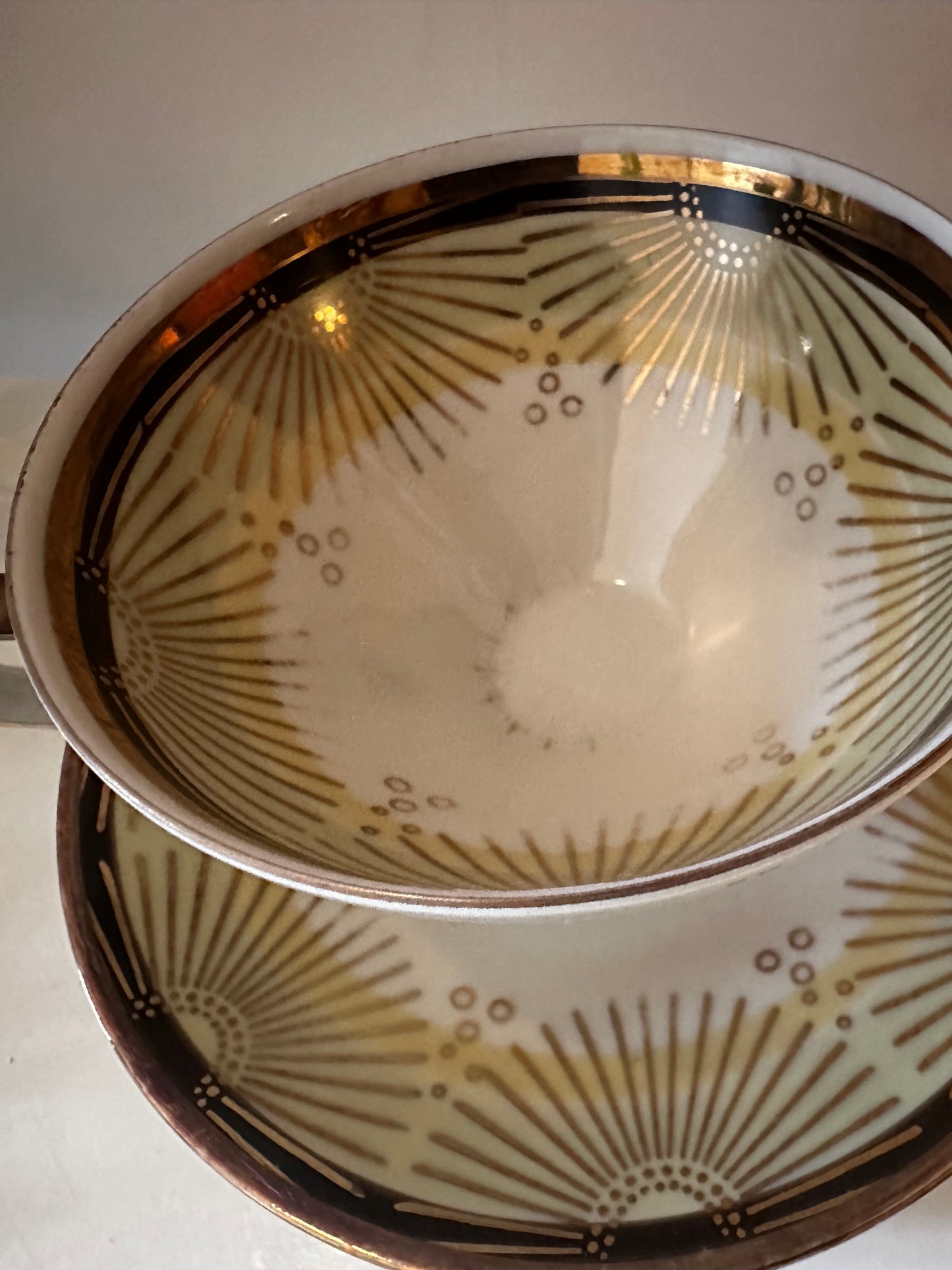 Set van twee porseleinen kop en schotels