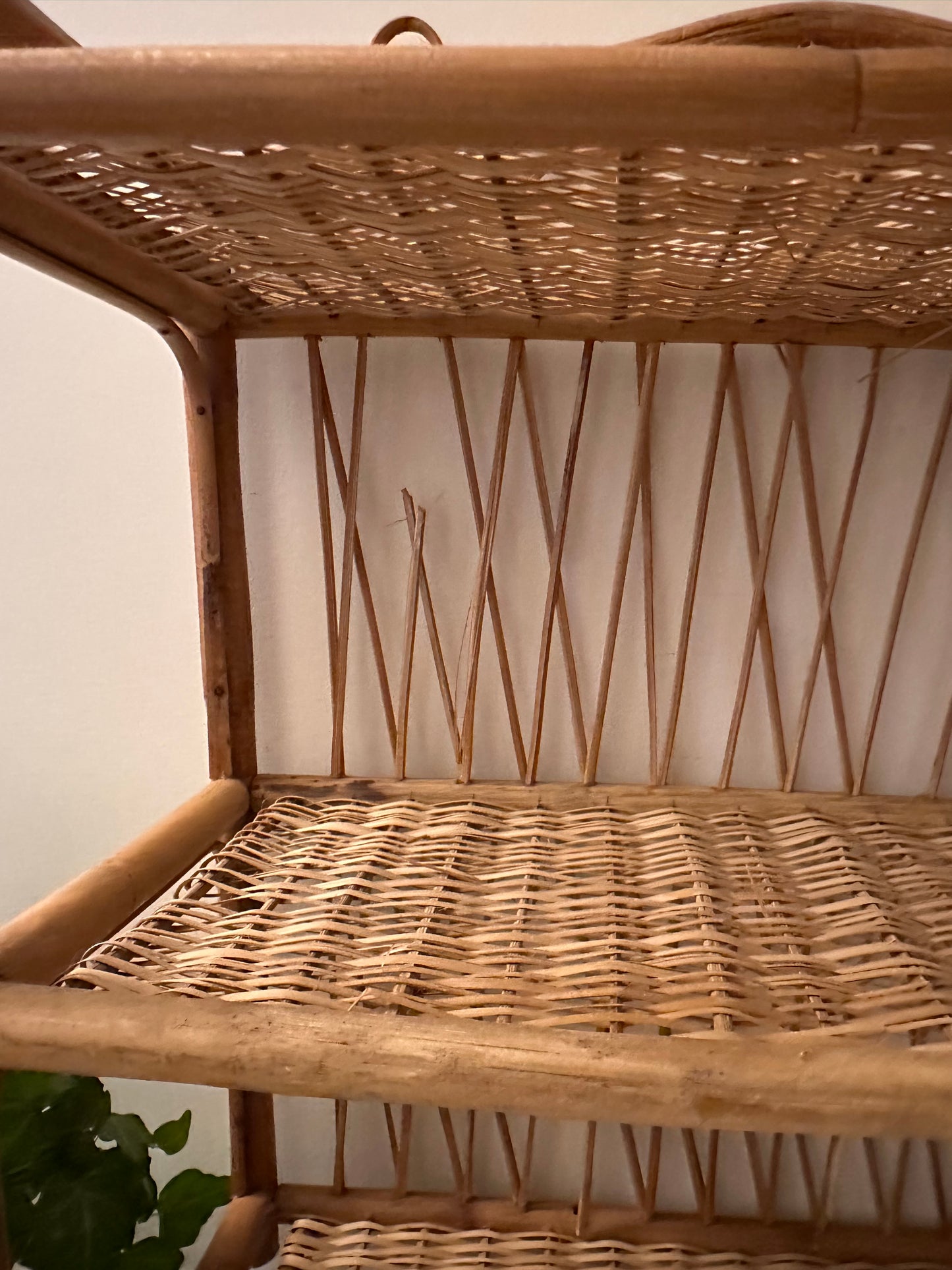 Rotan wandrek met 3 legplanken