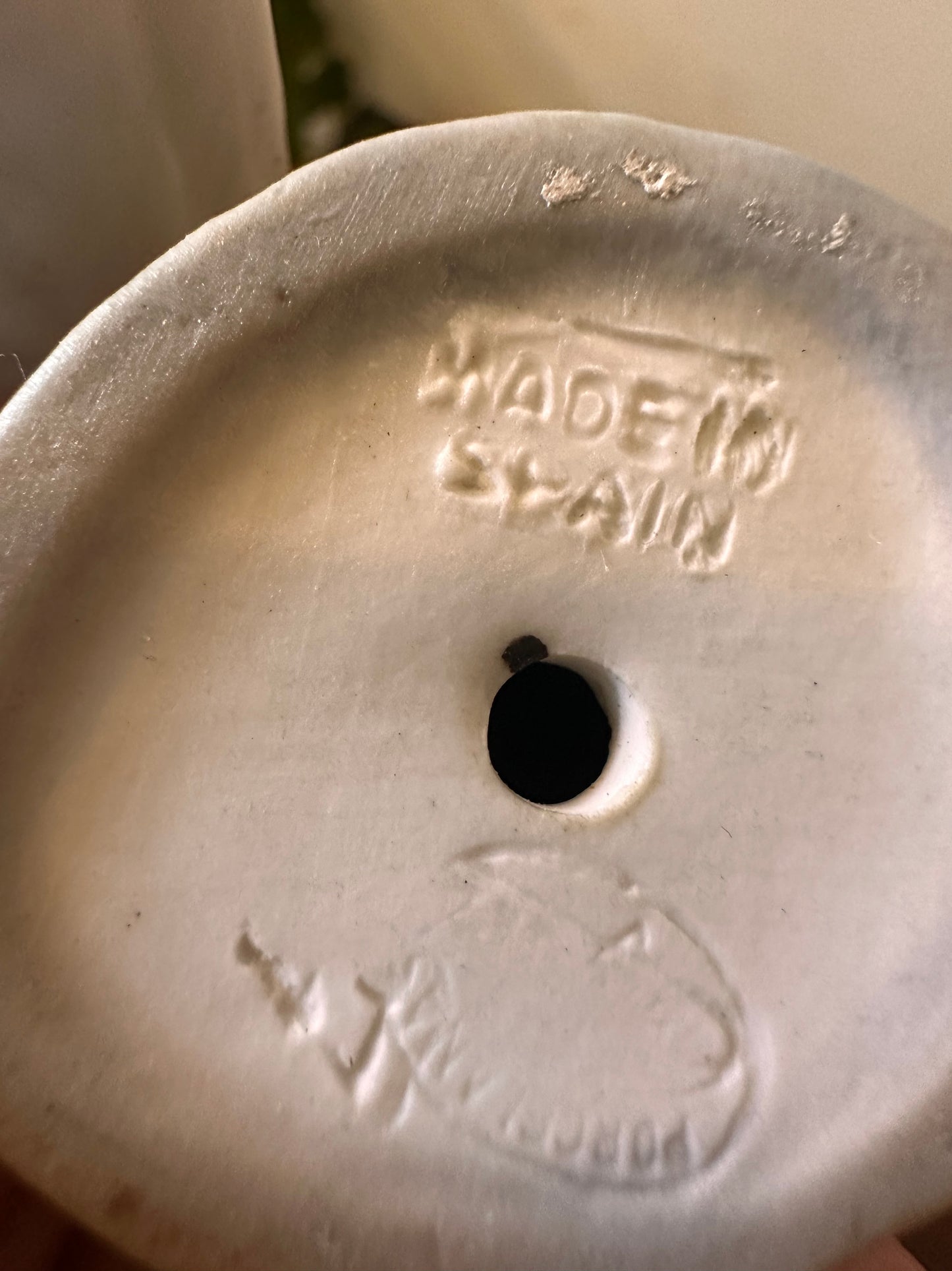 Porseleinen duifbeeldje