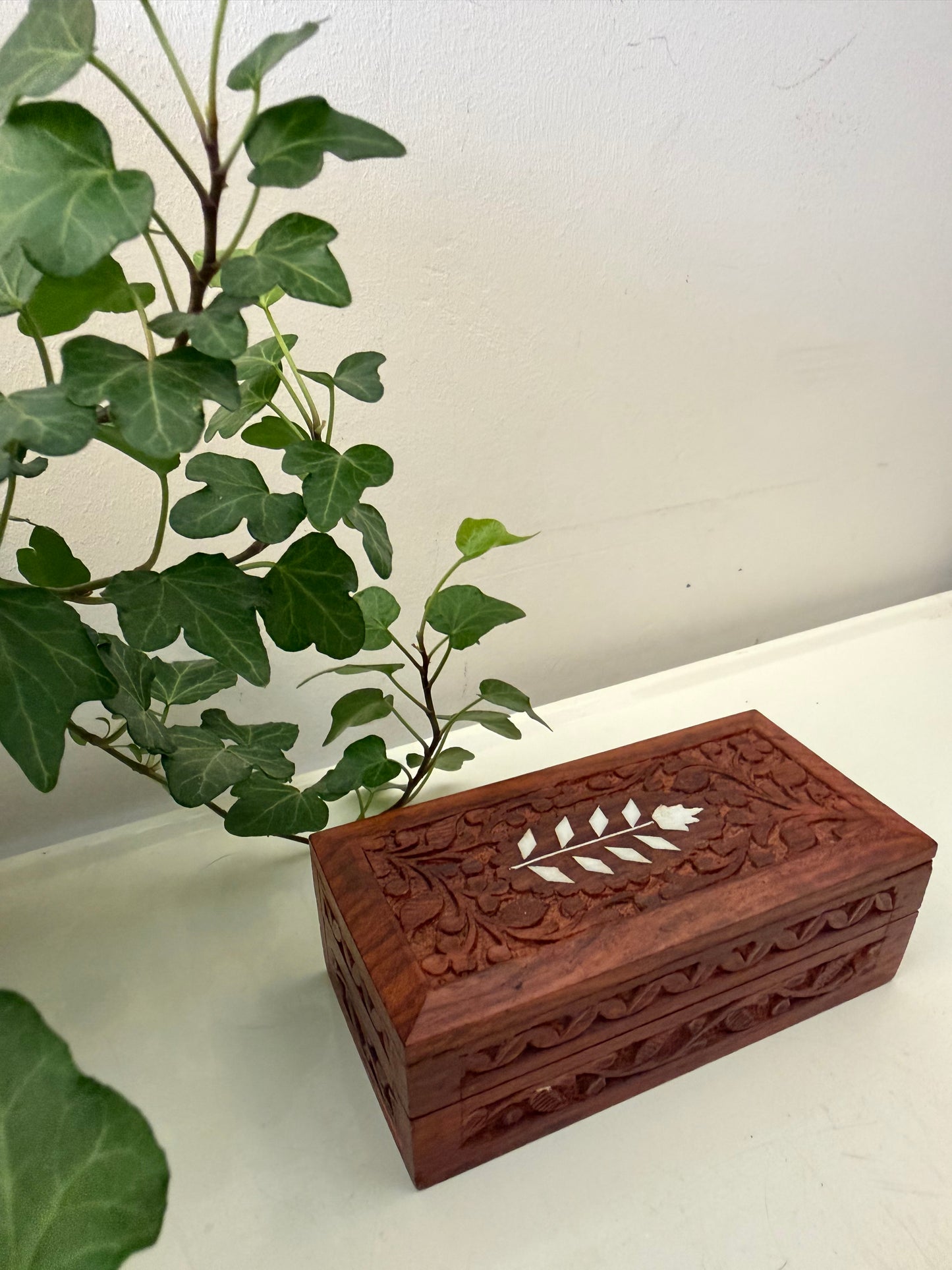 Houten bewaardoosje met inleg