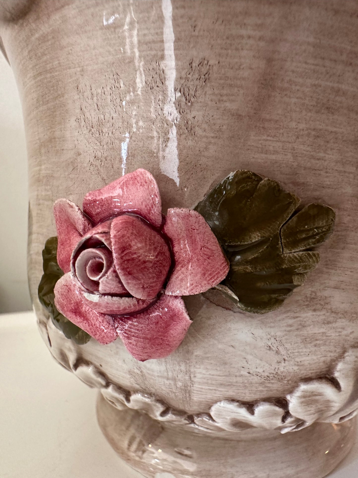 Bloempot brocante met roosjes