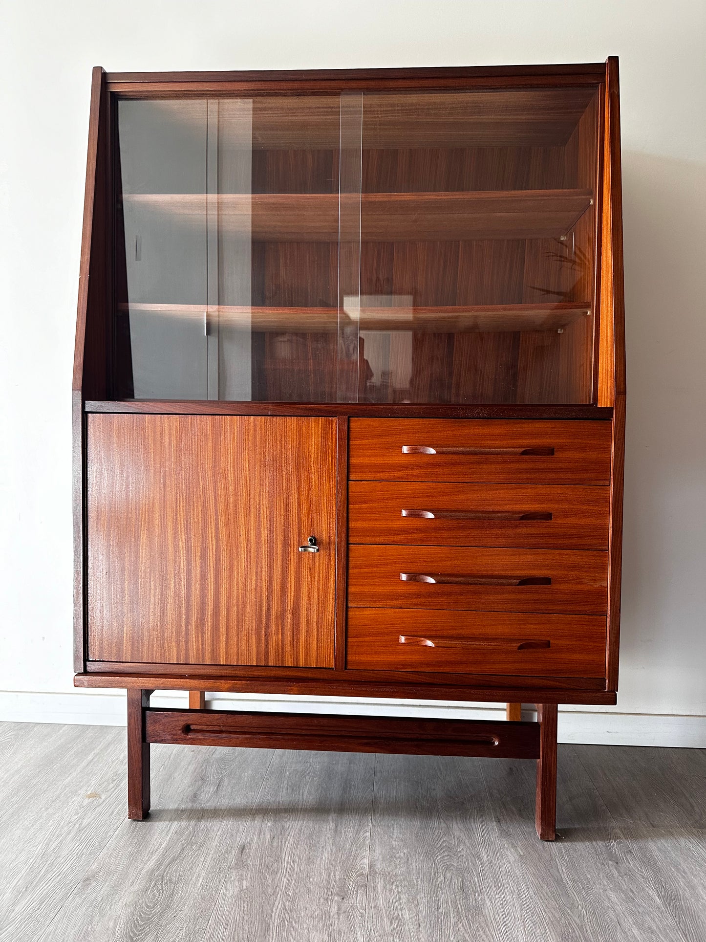 Mid Century High Board kast