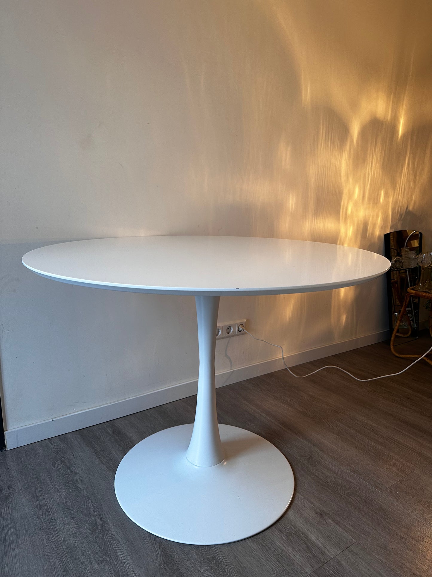 Witte ronde design eetkamertafel