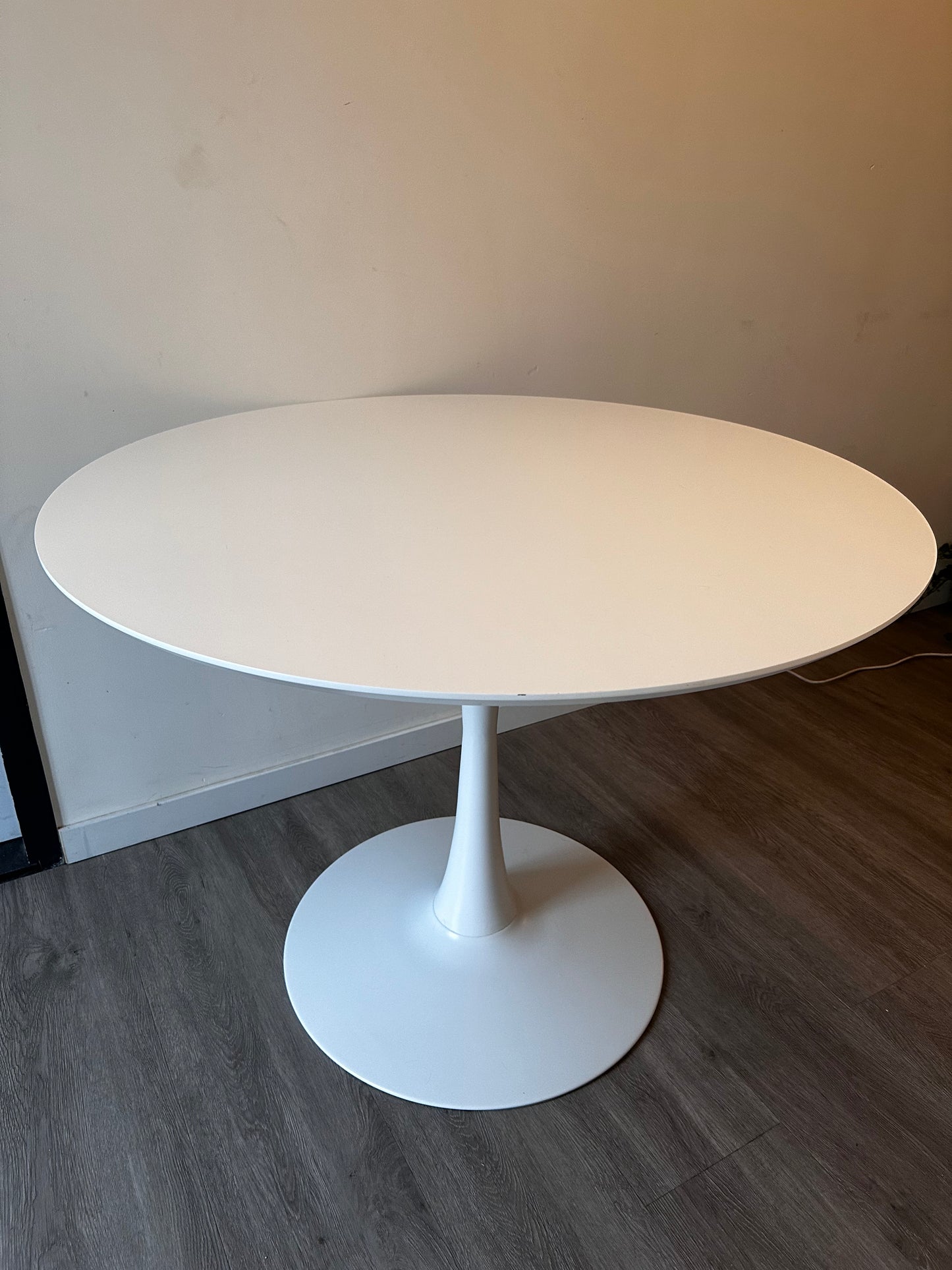 Witte ronde design eetkamertafel