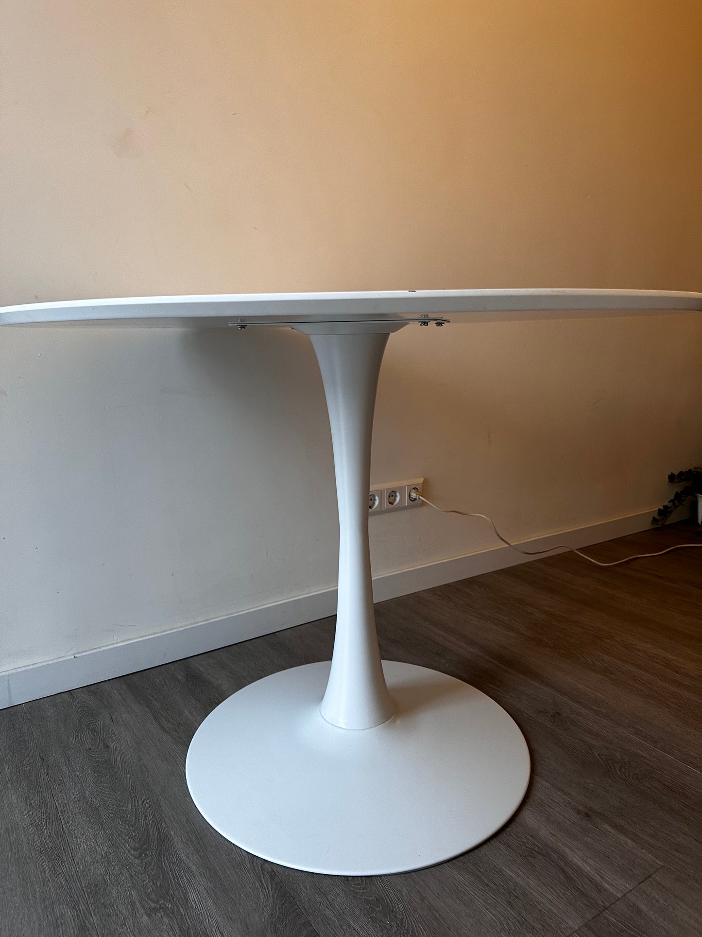 Witte ronde design eetkamertafel