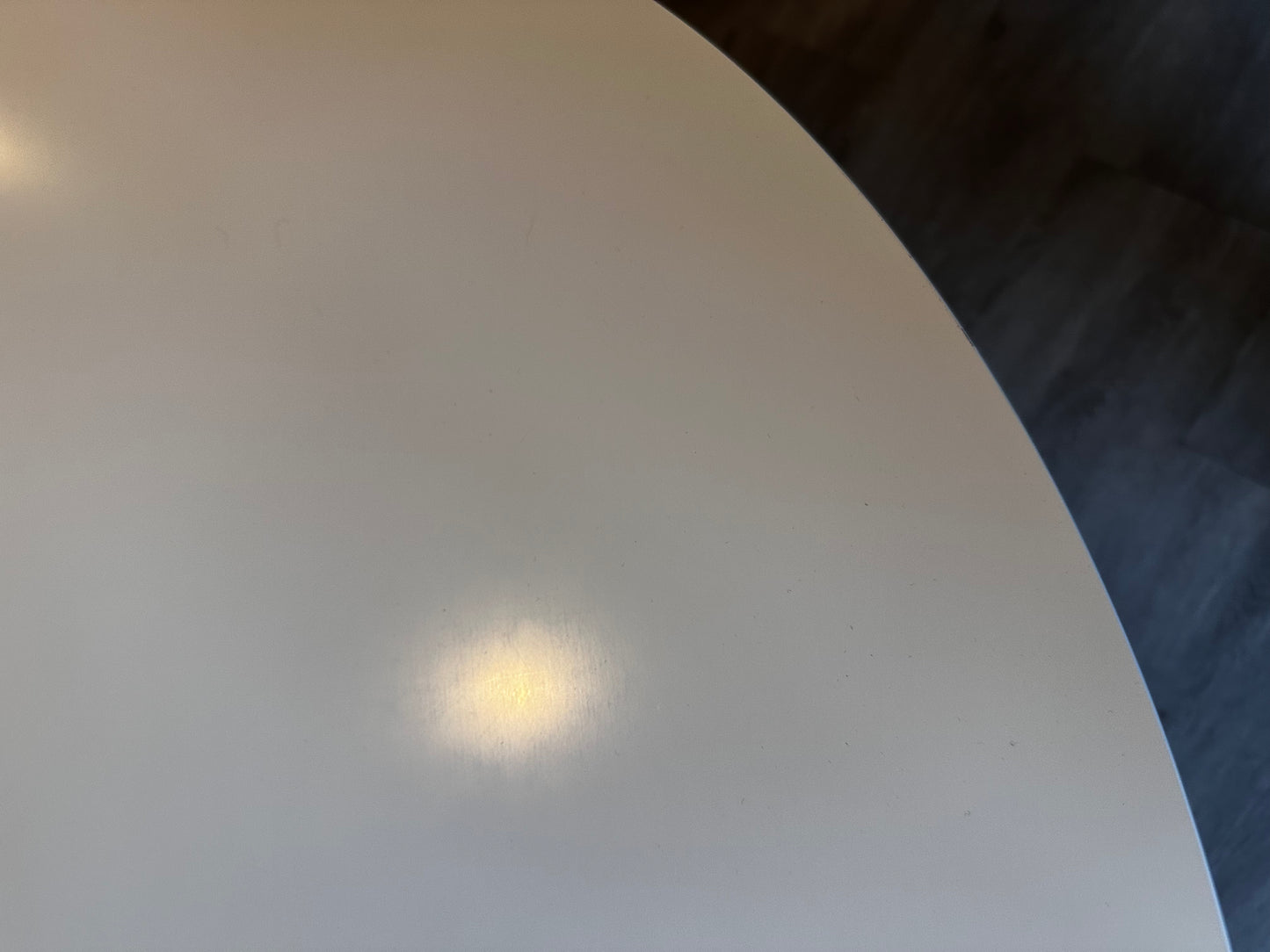 Witte ronde design eetkamertafel