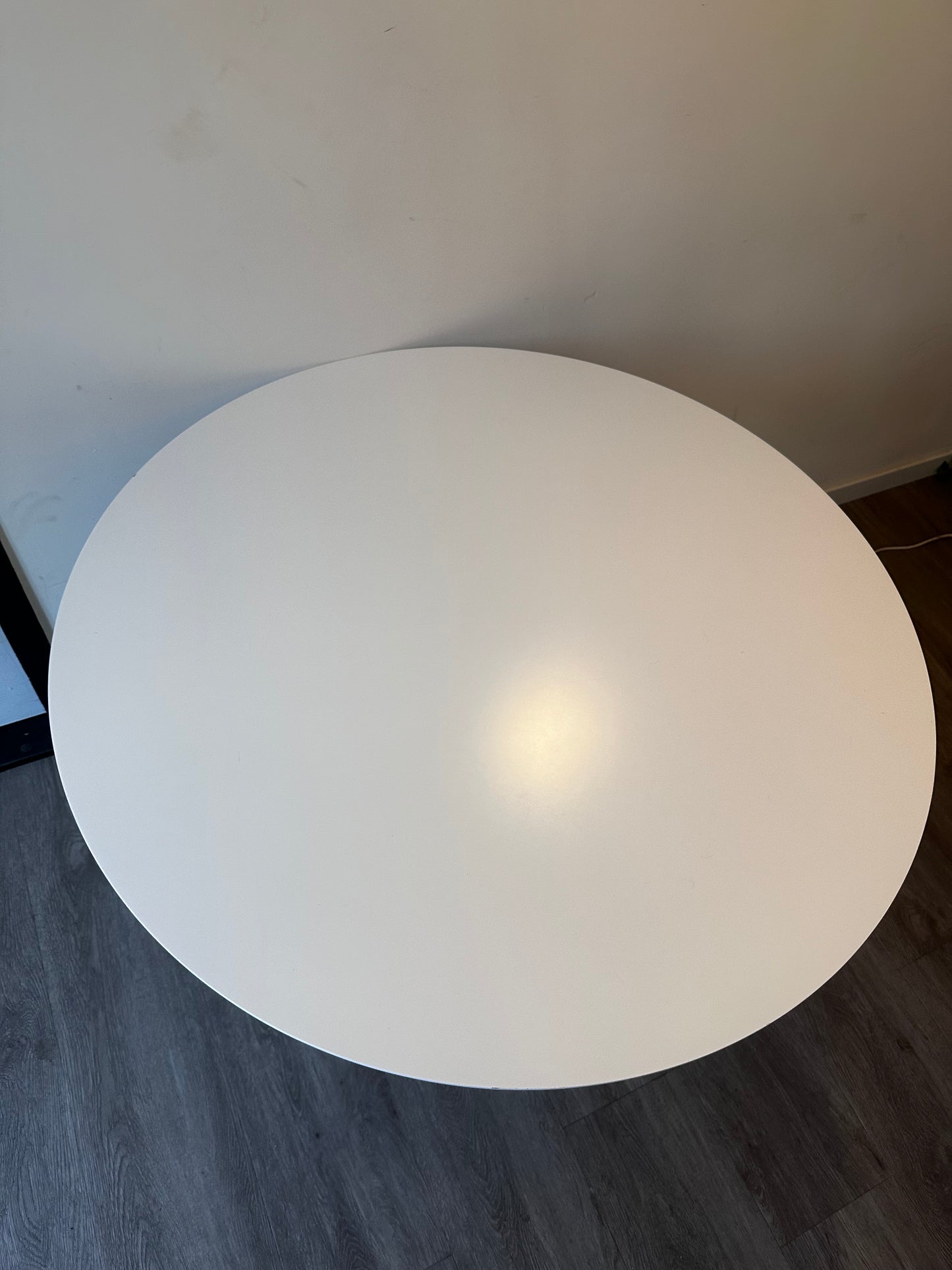 Witte ronde design eetkamertafel