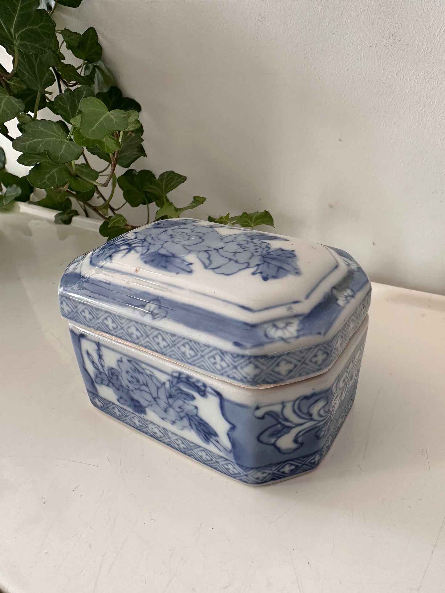 Chinees porseleinen bewaardoosje