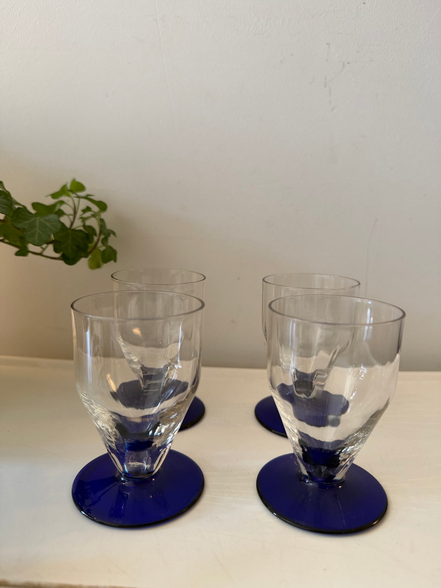 Set van 4 vintage voetglaasjes
