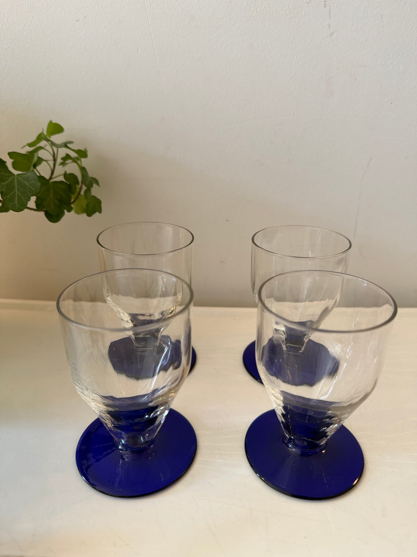 Set van 4 vintage voetglaasjes