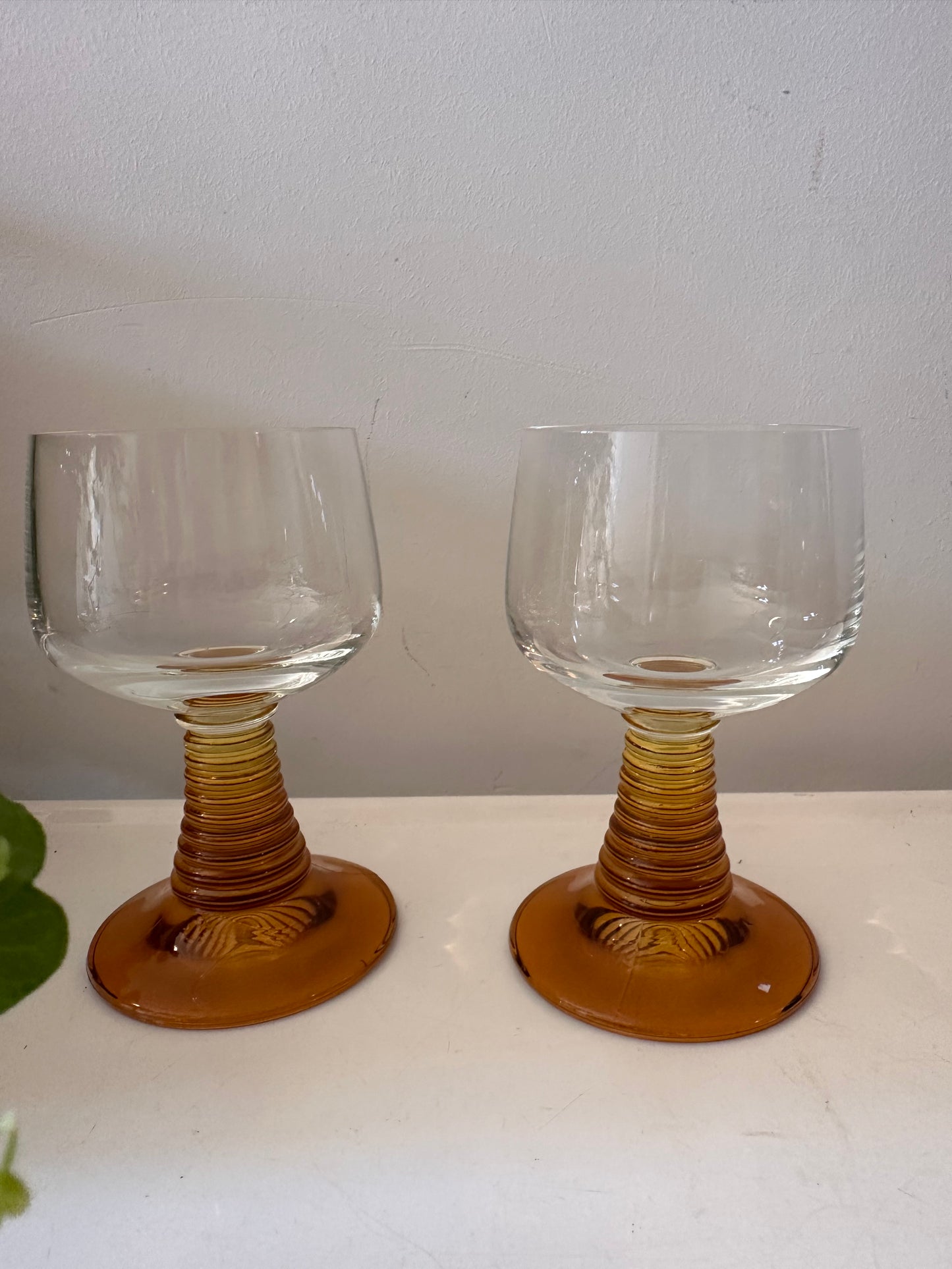 Set van twee Roemer wijnglazen