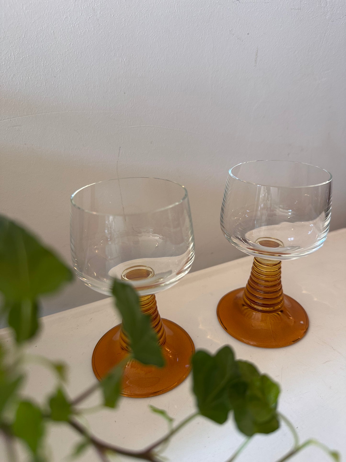 Set van twee Roemer wijnglazen