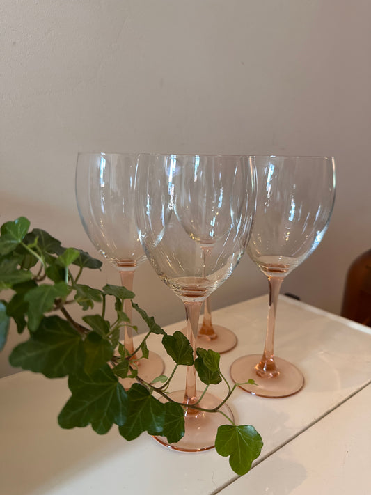 Set van 4 wijnglazen op roze oranje voet