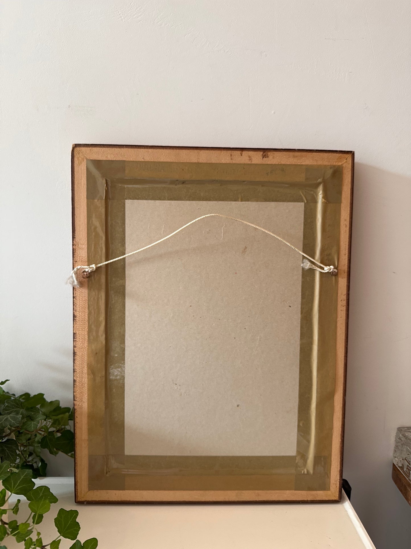 Vintage lijst met houten lijst en goudkleurige rand