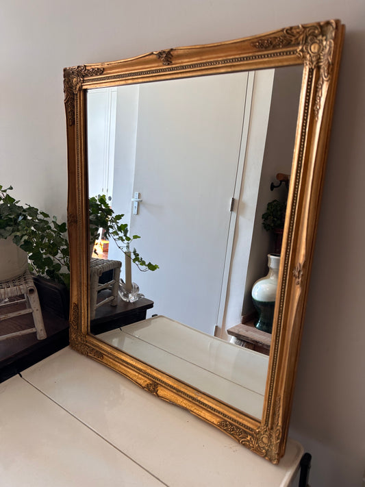 Barok vintage spiegel met goudkleurige lijst