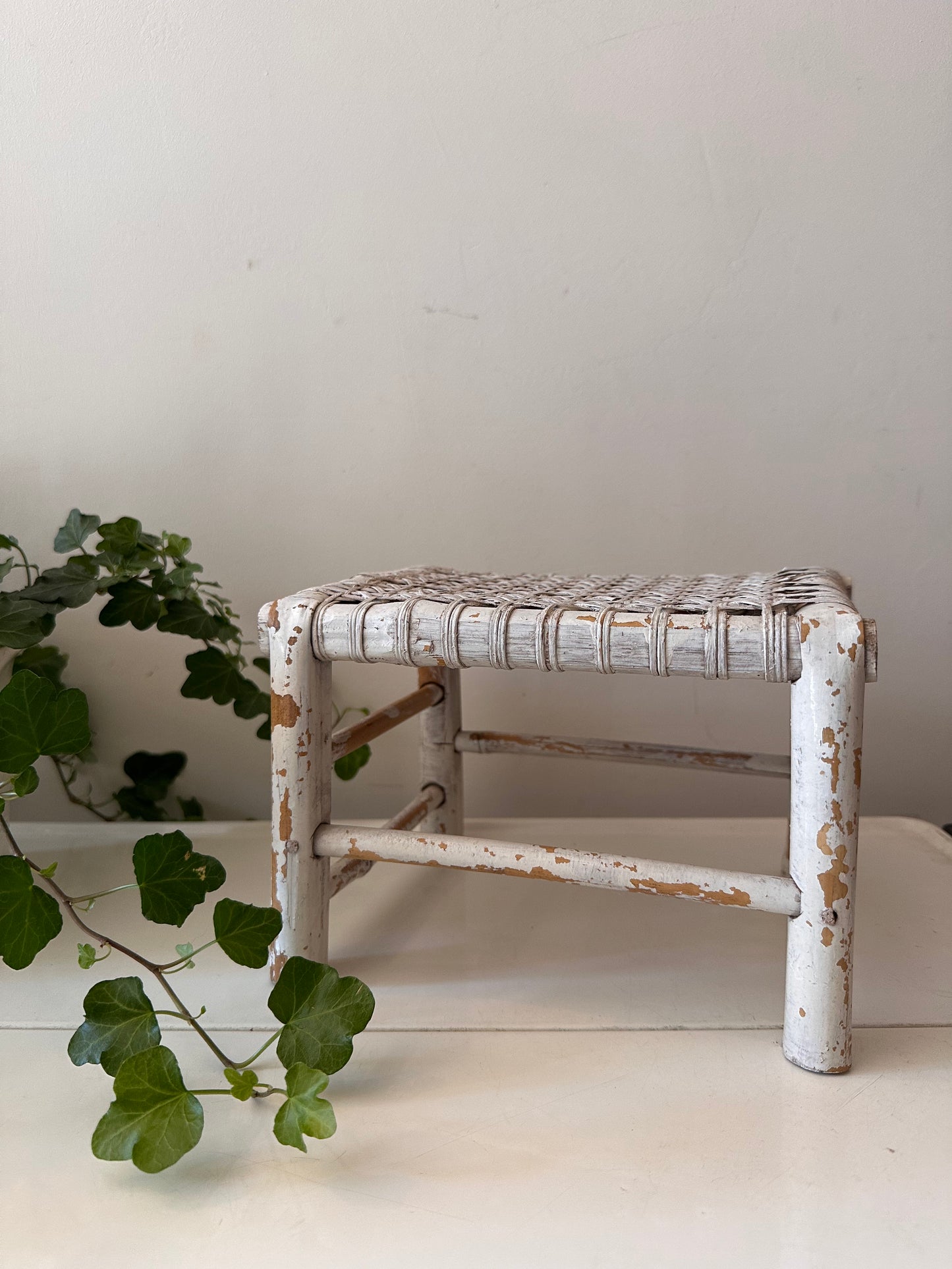 Rotan vintage bijzettafeltje