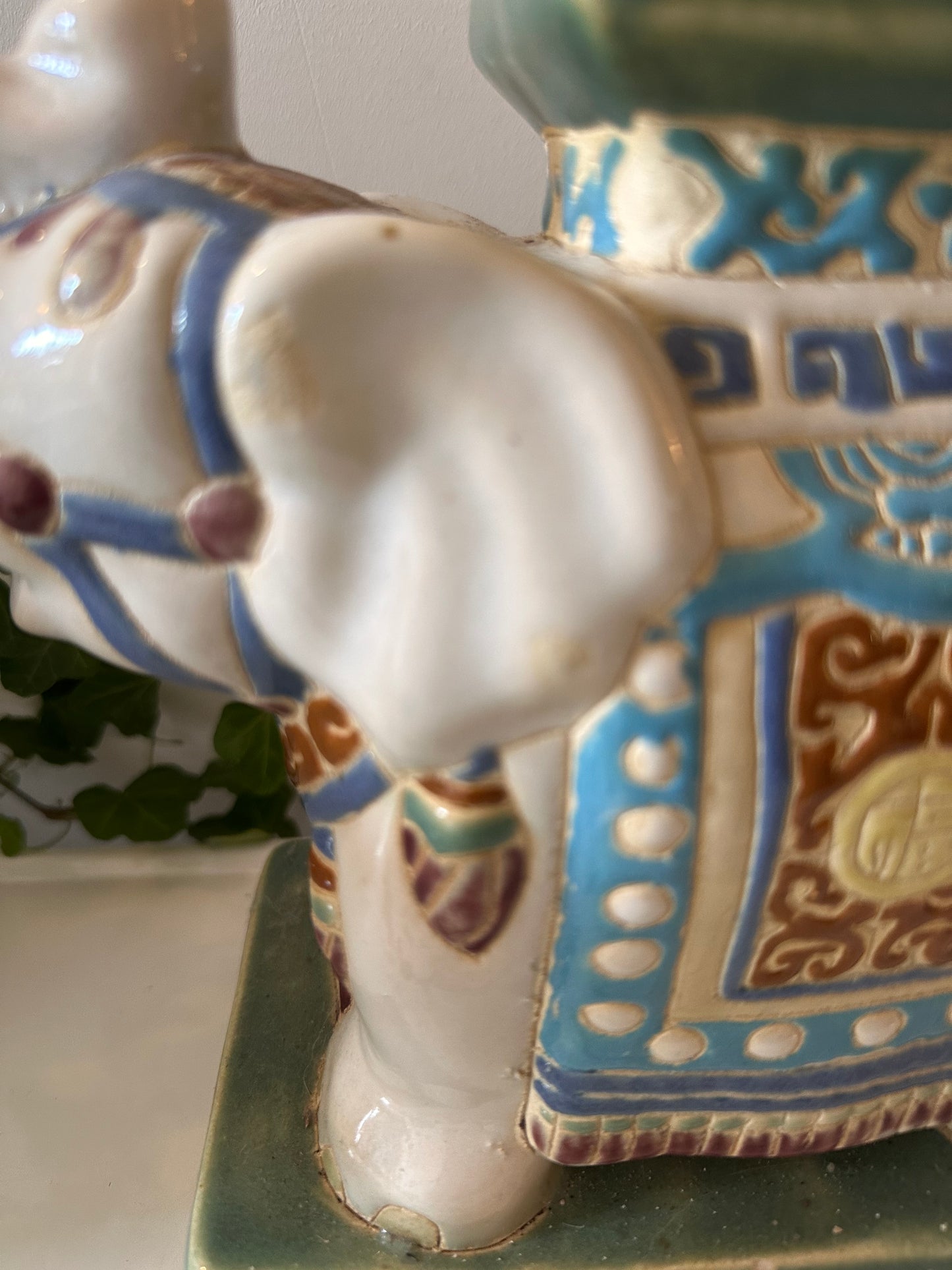 Klein keramieken plantentafeltje Olifant