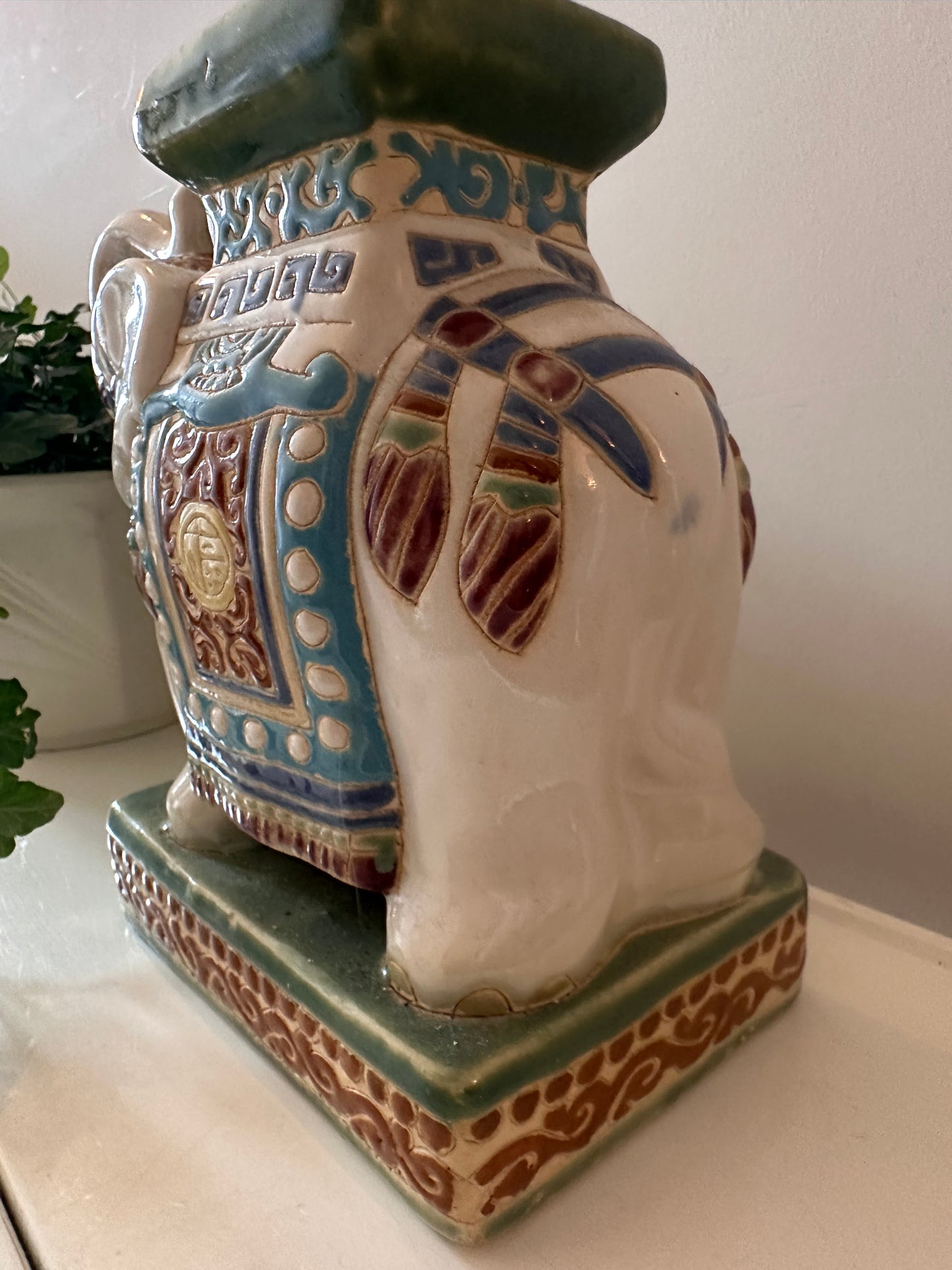 Klein keramieken plantentafeltje Olifant