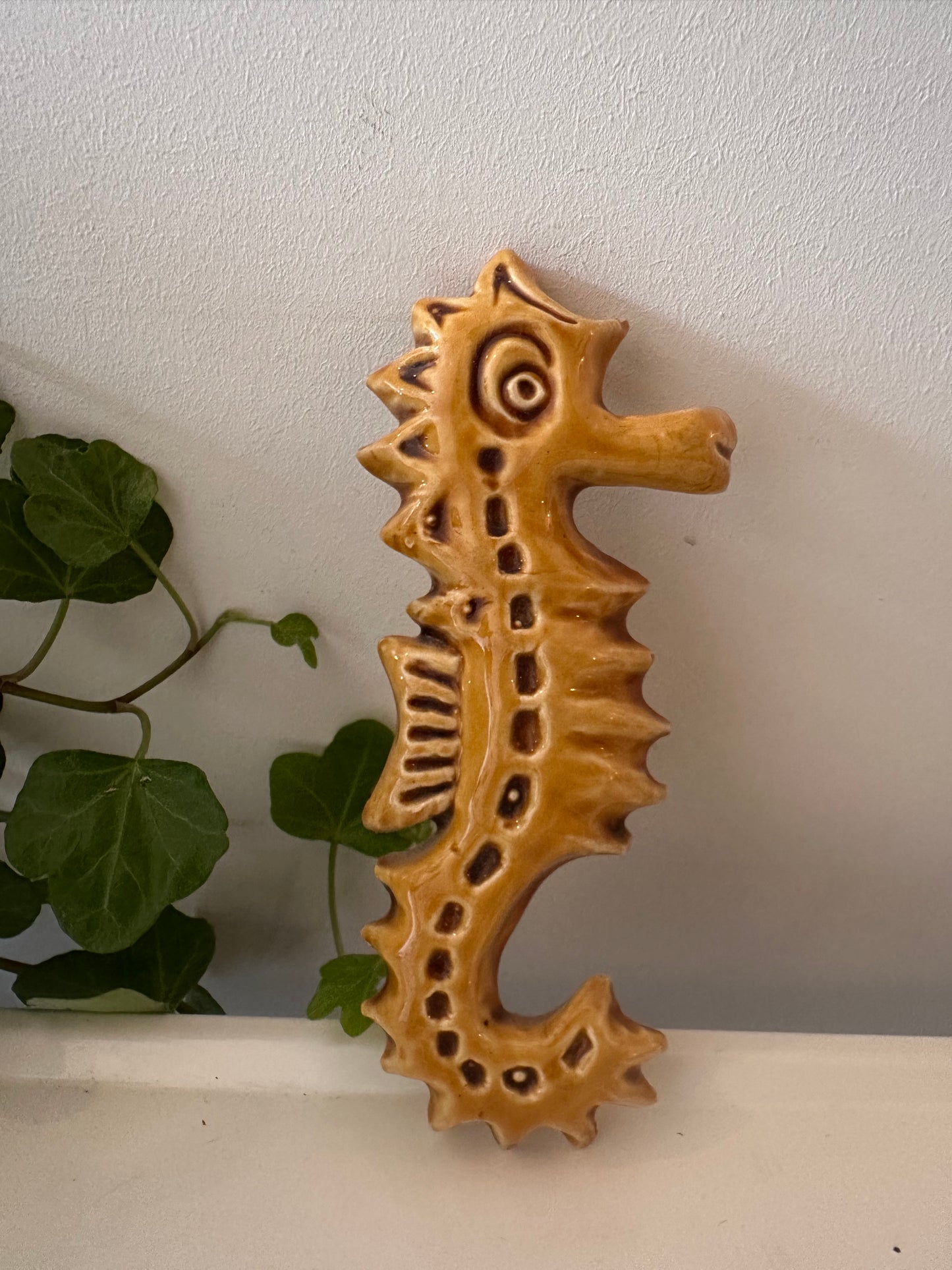 Keramieken wandhanger zeepaardje jaren 70 vintage