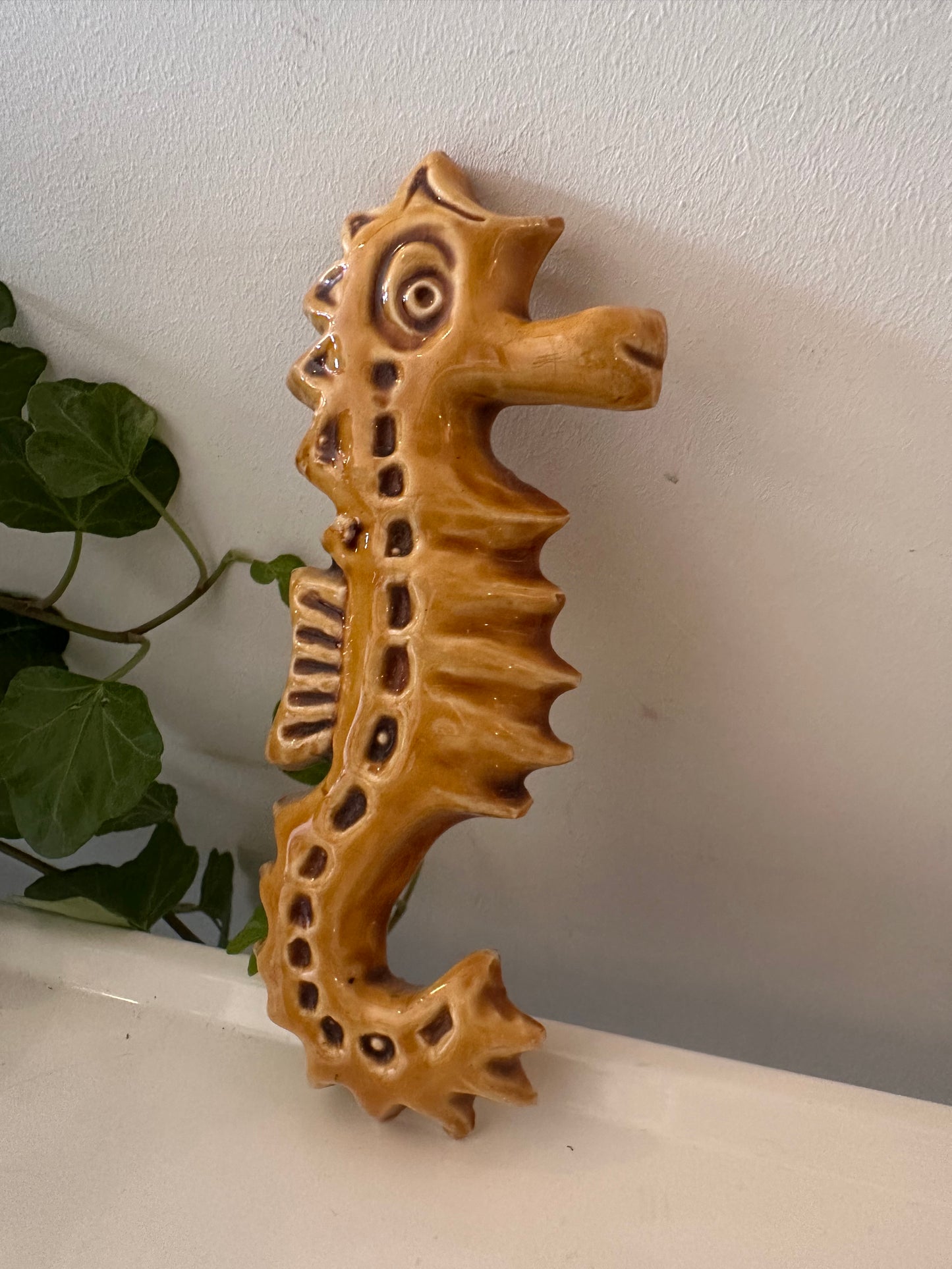 Keramieken wandhanger zeepaardje jaren 70 vintage