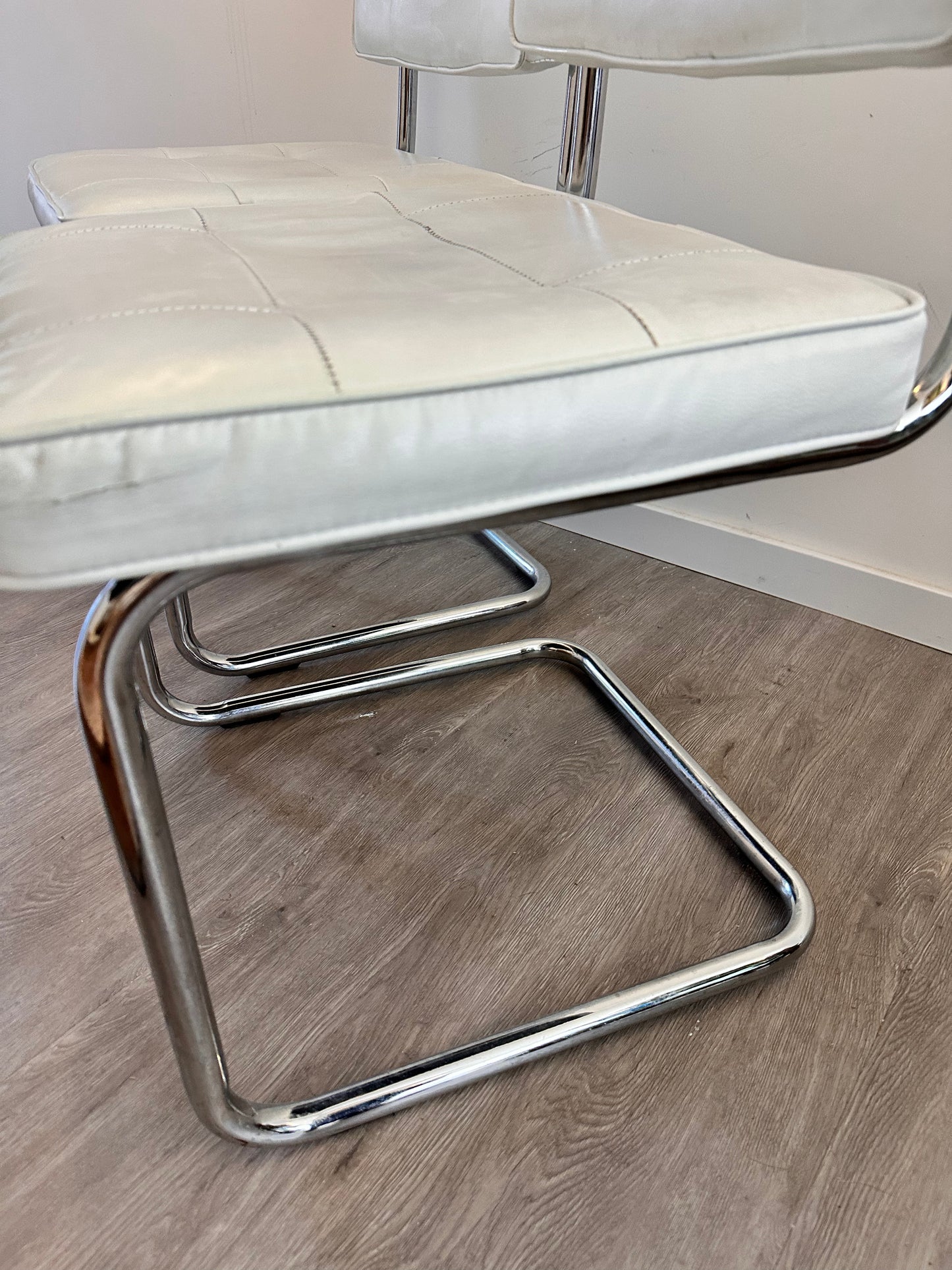 Wit met Chrome design stoelen