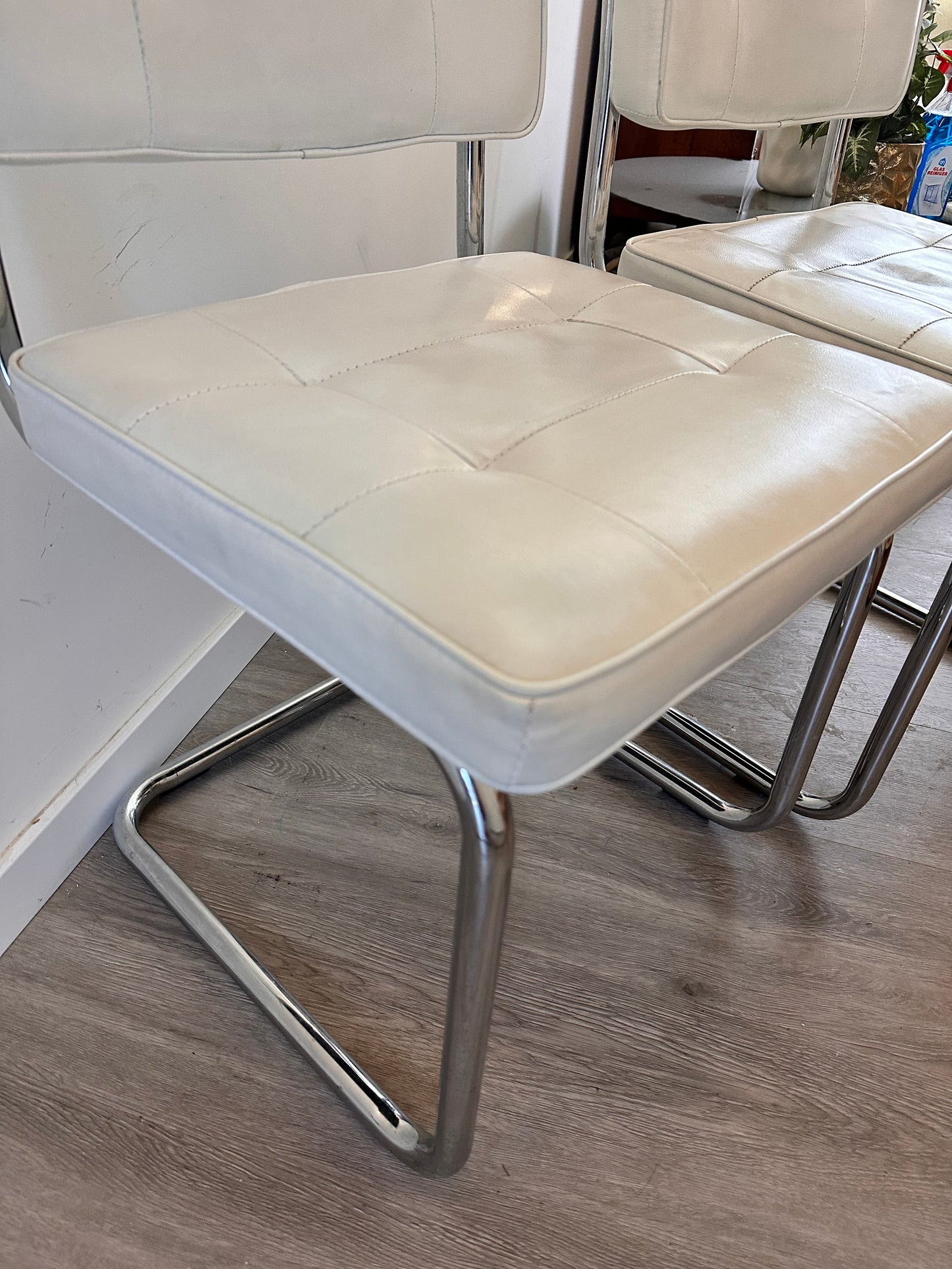 Wit met Chrome design stoelen