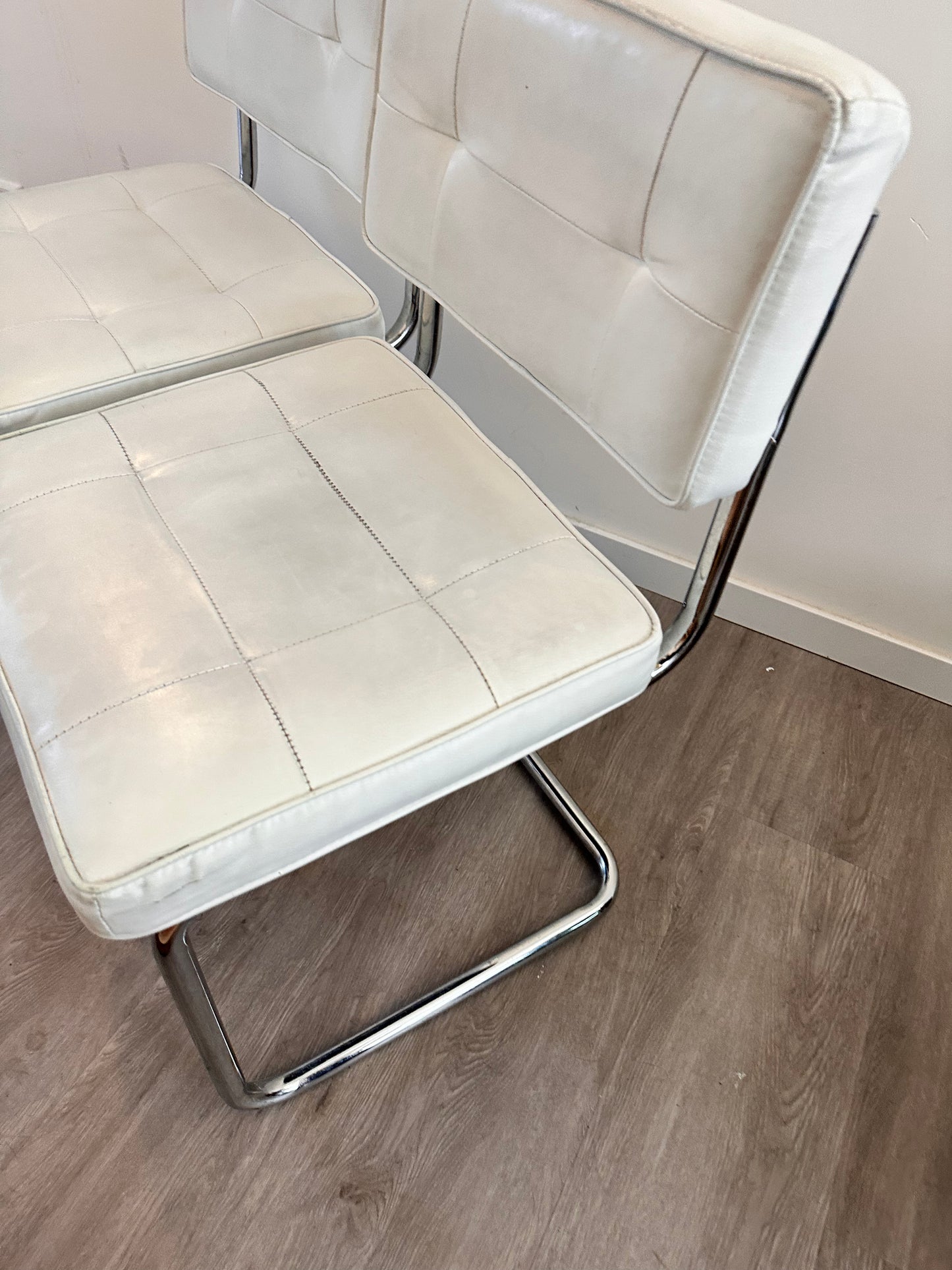 Wit met Chrome design stoelen