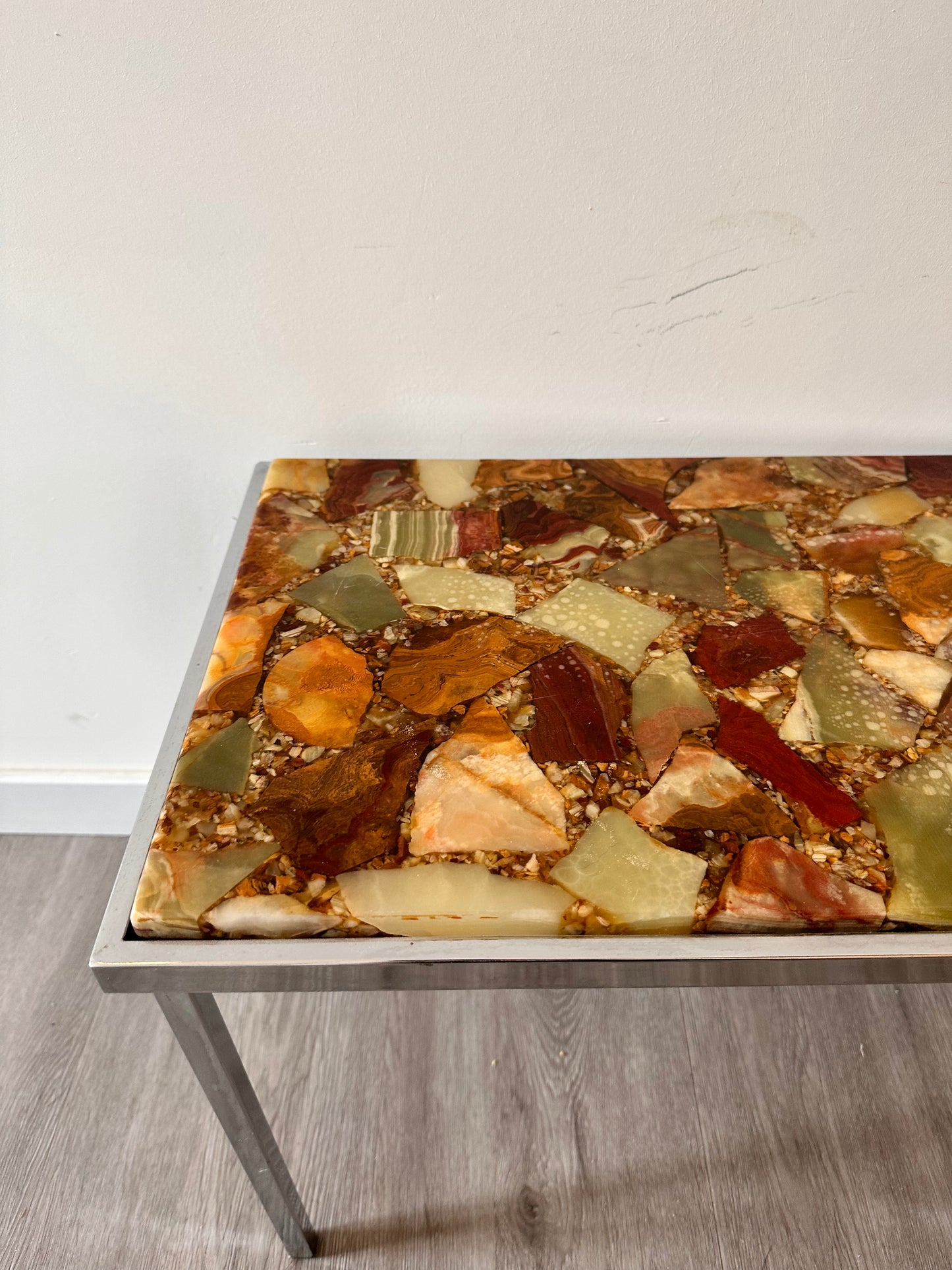 Vintage marmeren bijzettafel met chroom onderstel