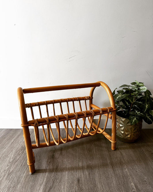 Vintage rotan lectuurbak/mand