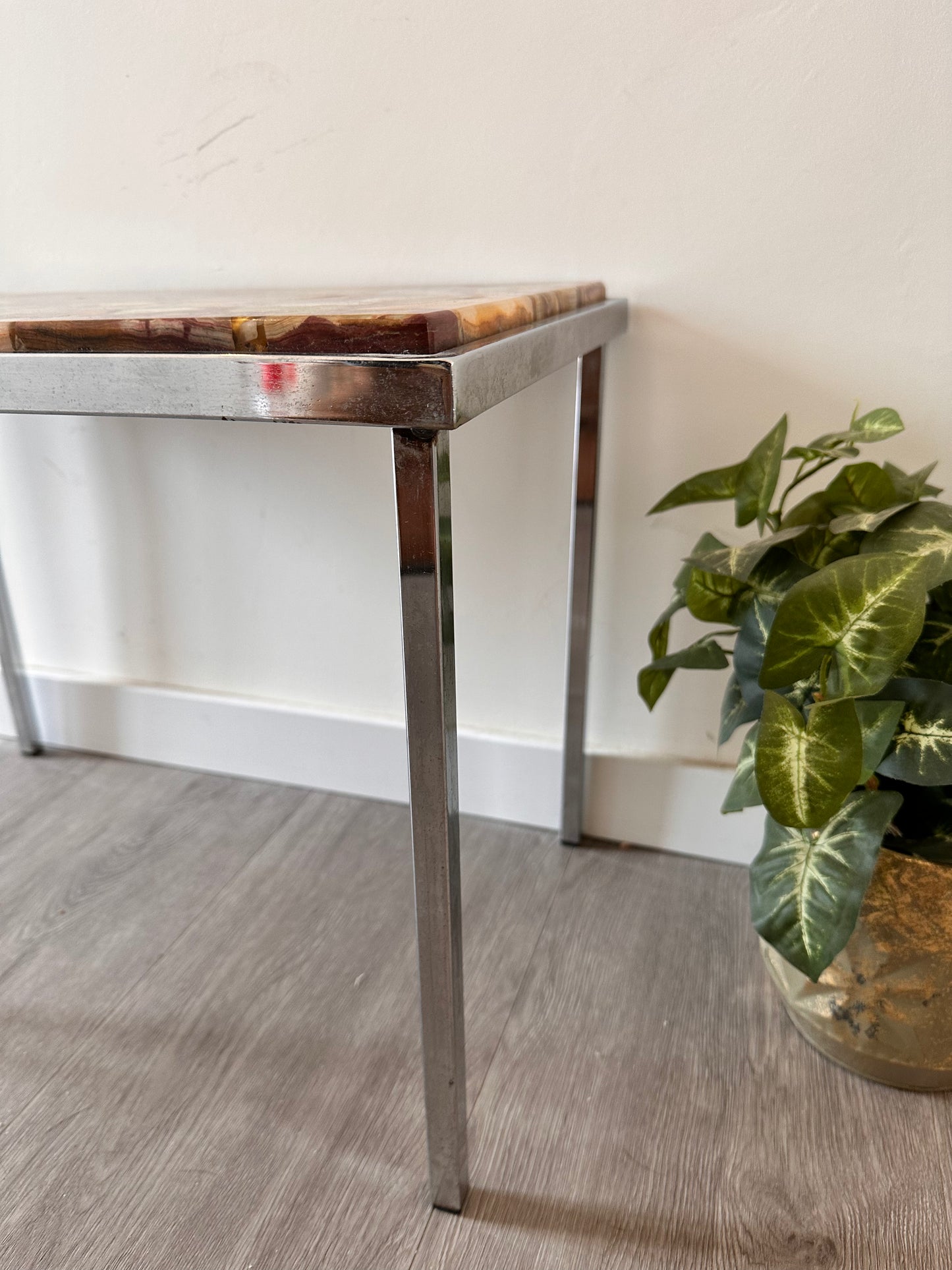 Vintage marmeren bijzettafel met chroom onderstel