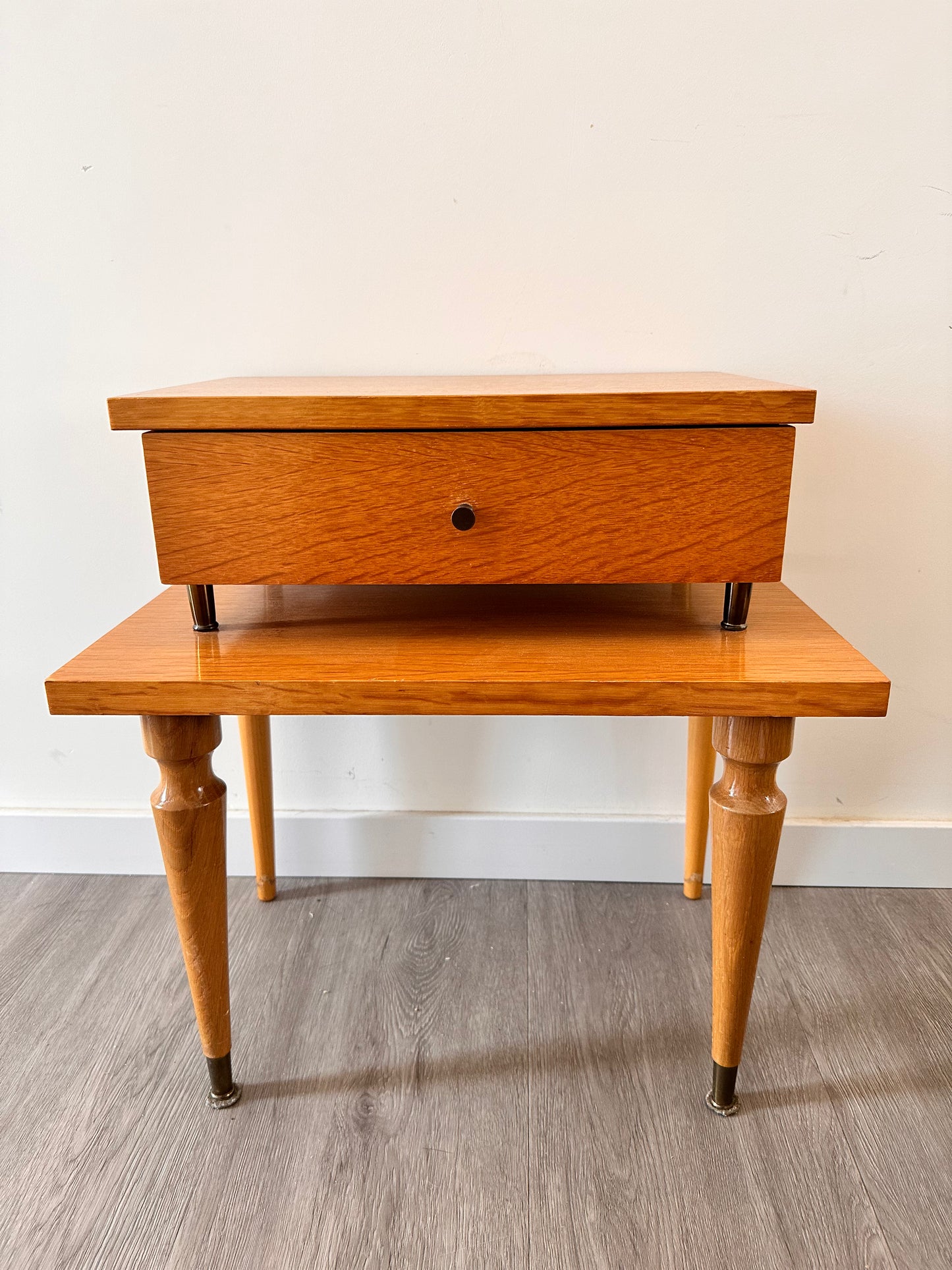 Vintage bijzettafeltje nachtkastje